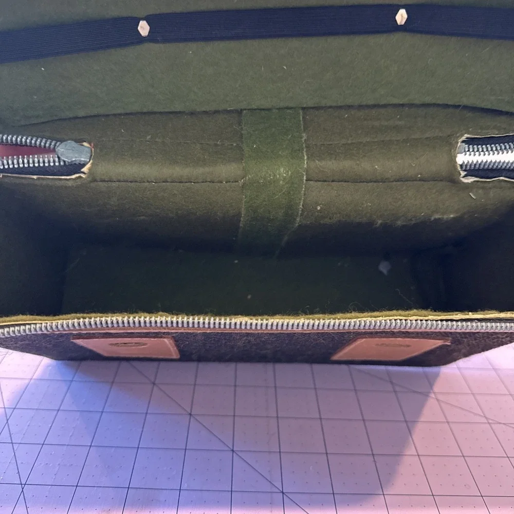 VINTAGE HARD‎ SHELL CAMERA CASE